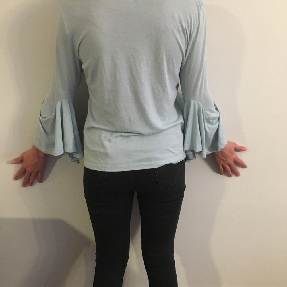 Small Flowy Sleeve Mid Legnth Sleeve Shirt - Picture 3 of 3